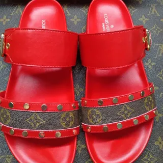 Louis Vuitton Run Away 红色 Monogram 钉饰拖鞋
