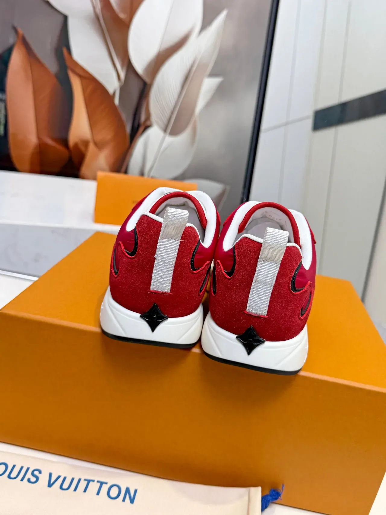 Louis Vuitton Run Away Chaussures Lifestyle en Daim Rouge 3