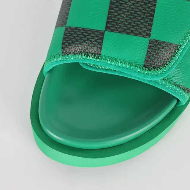 Louis Vuitton Run Away Slide Sandalias Verdes y Negras a Cuadros 5