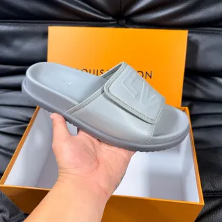 Louis Vuitton Run Away Slide 浅灰色拖鞋