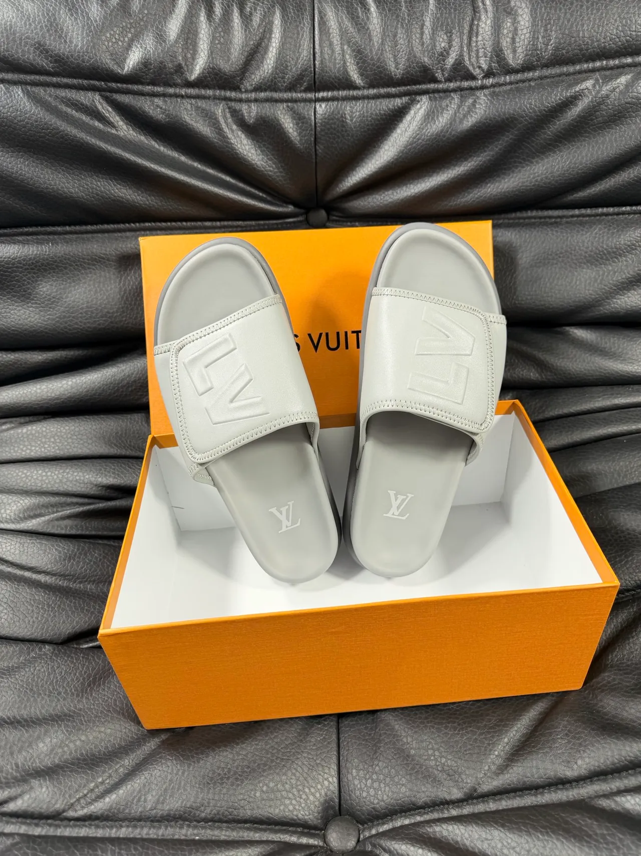 Louis Vuitton Run Away Slide हल्का ধূসর চপ্পল 4