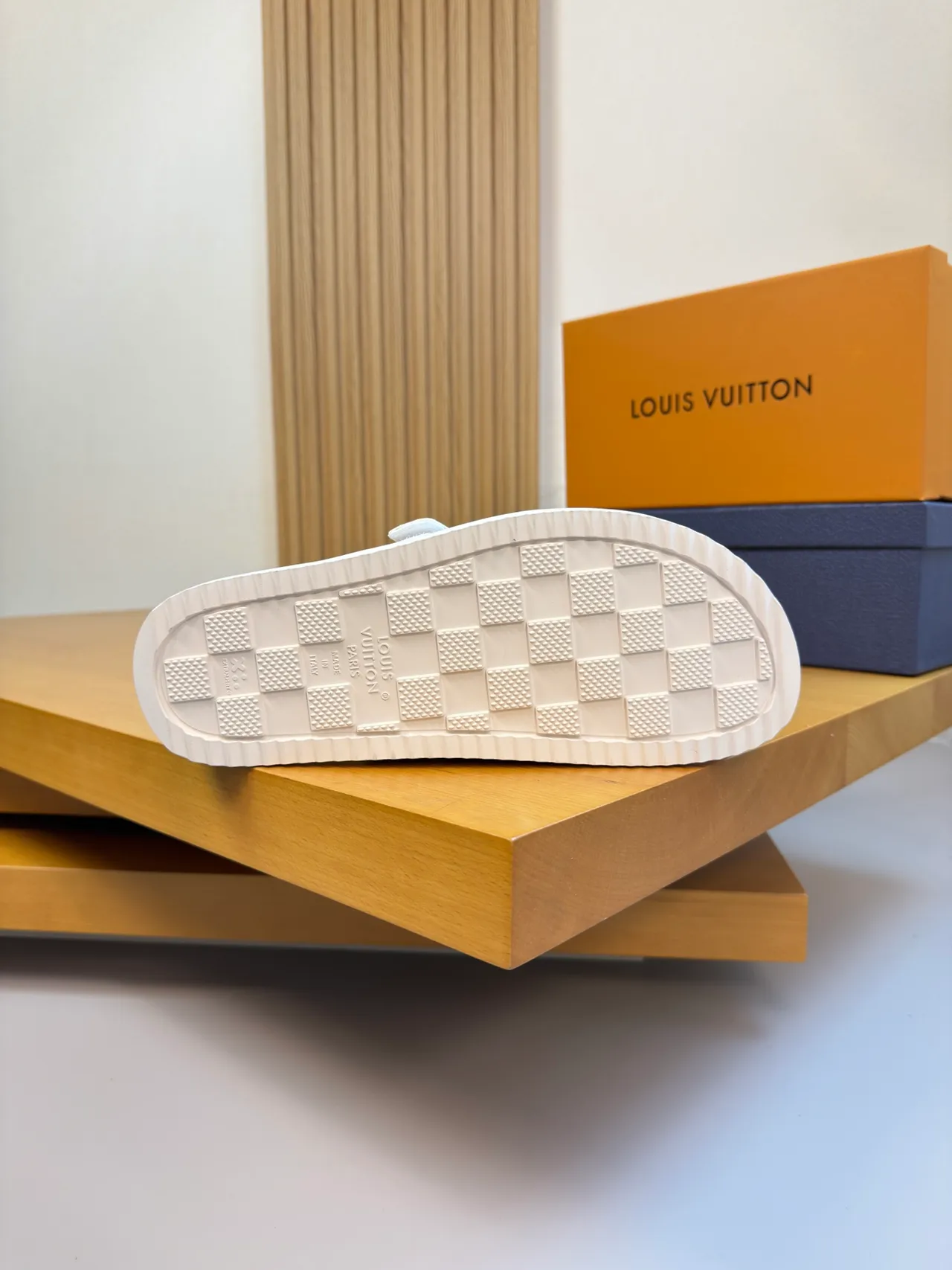 Louis Vuitton Run Away Slide White Monogram pantoufles 2