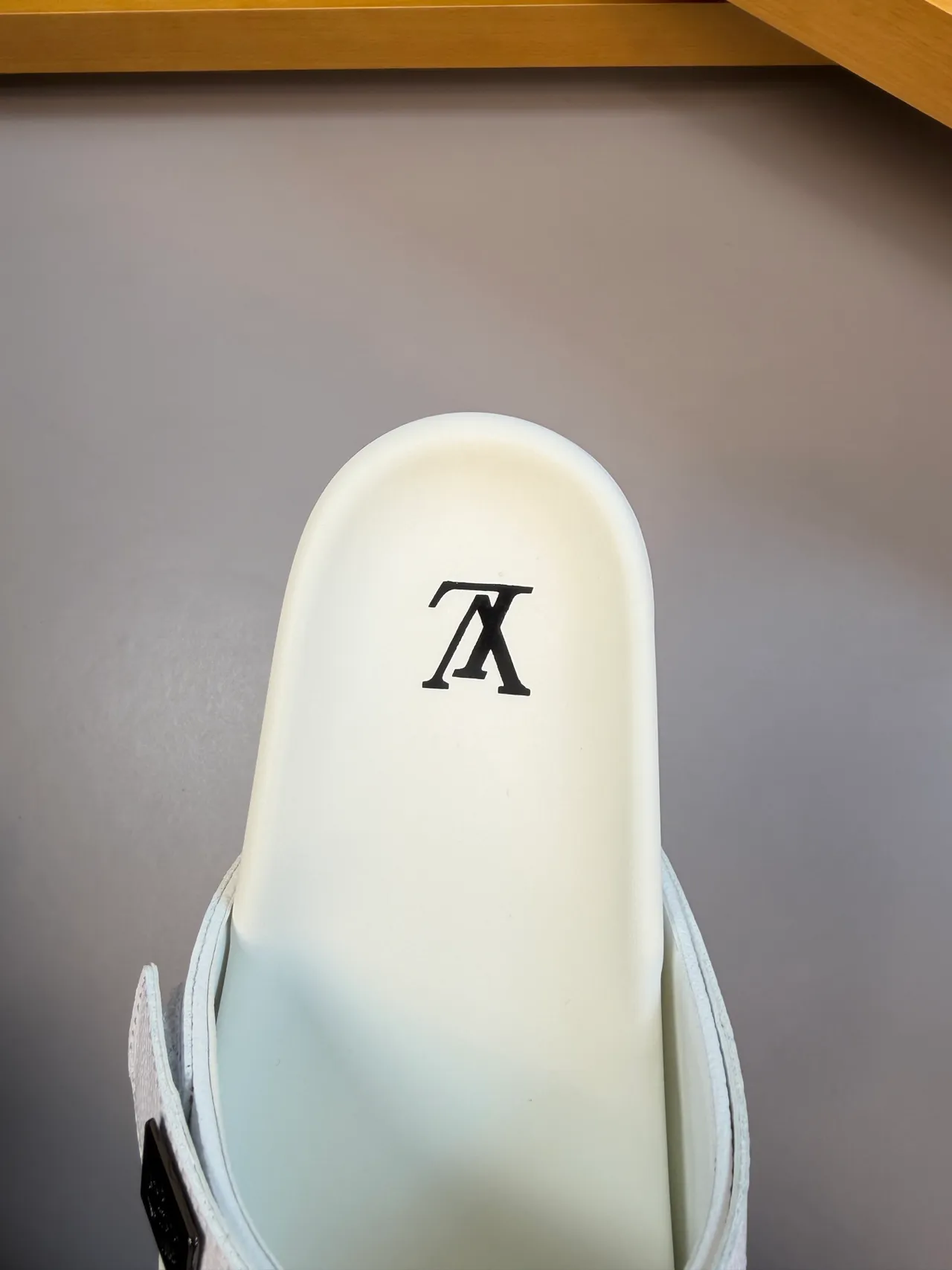 Louis Vuitton Run Away Slide White Monogram pantoufles 3