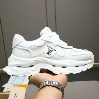 Louis Vuitton Run Away सफेद फजी पट्टी चंकी स्नीकर्स