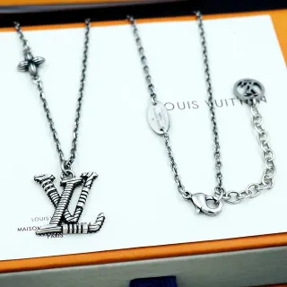 Louis Vuitton স্কাল্পচার্ড LV Monogram সিলভার টোন হार