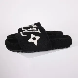 Louis Vuitton Shearling Monogram Star نعال