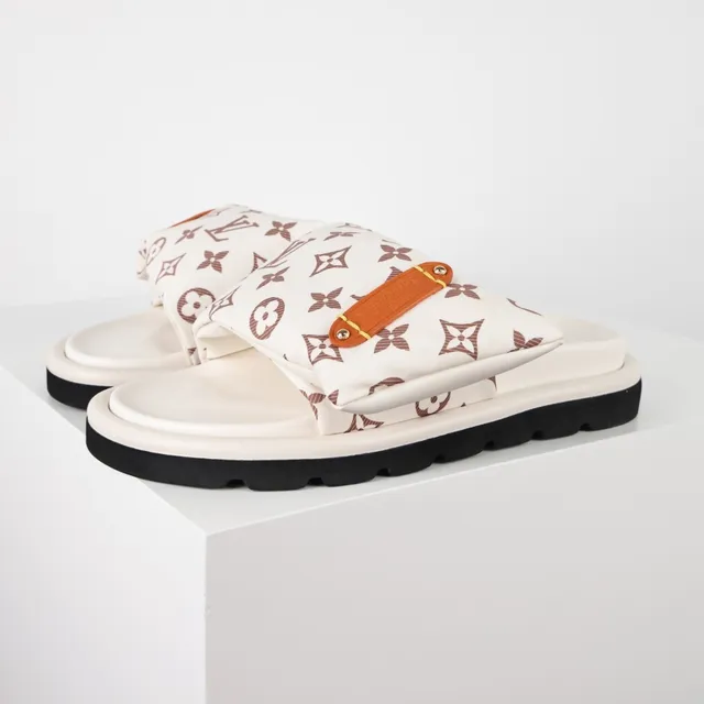 Louis Vuitton Tongues Beige Marron Tissu Imprimé Monogramme Bride Rembourrée Pantoufles 2
