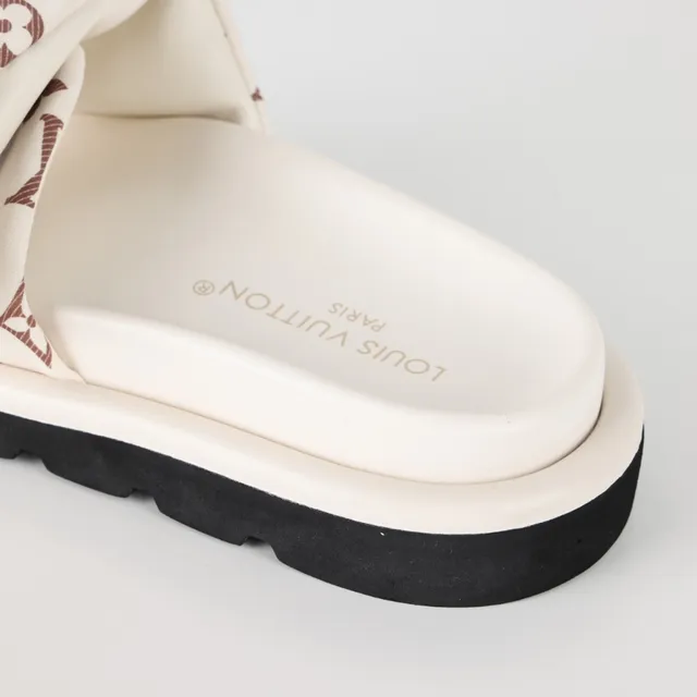 Louis Vuitton Tongues Beige Marron Tissu Imprimé Monogramme Bride Rembourrée Pantoufles 4