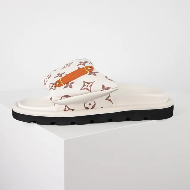 Louis Vuitton Tongues Beige Marron Tissu Imprimé Monogramme Bride Rembourrée Pantoufles 9