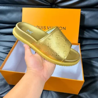 Louis Vuitton Sandálias Metálicas Douradas