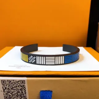 Louis Vuitton سوار الرسغ المخطط