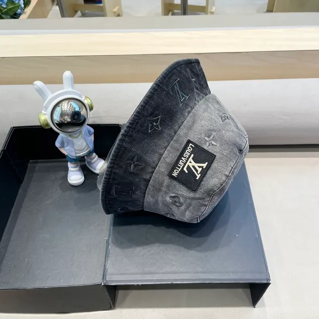 Louis Vuitton دينيم مغسول قبعة دلو 9