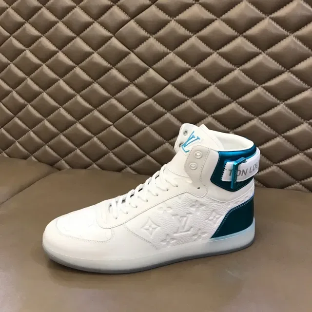 Louis Vuitton Blanc et Bleu Montantes Hautes Monogramme Embossé Sneakers Lifestyle 5