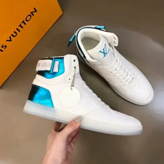 Louis Vuitton Blanc et Bleu Montantes Hautes Monogramme Embossé Sneakers Lifestyle 6