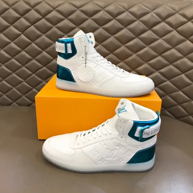 Louis Vuitton Blanc et Bleu Montantes Hautes Monogramme Embossé Sneakers Lifestyle 7