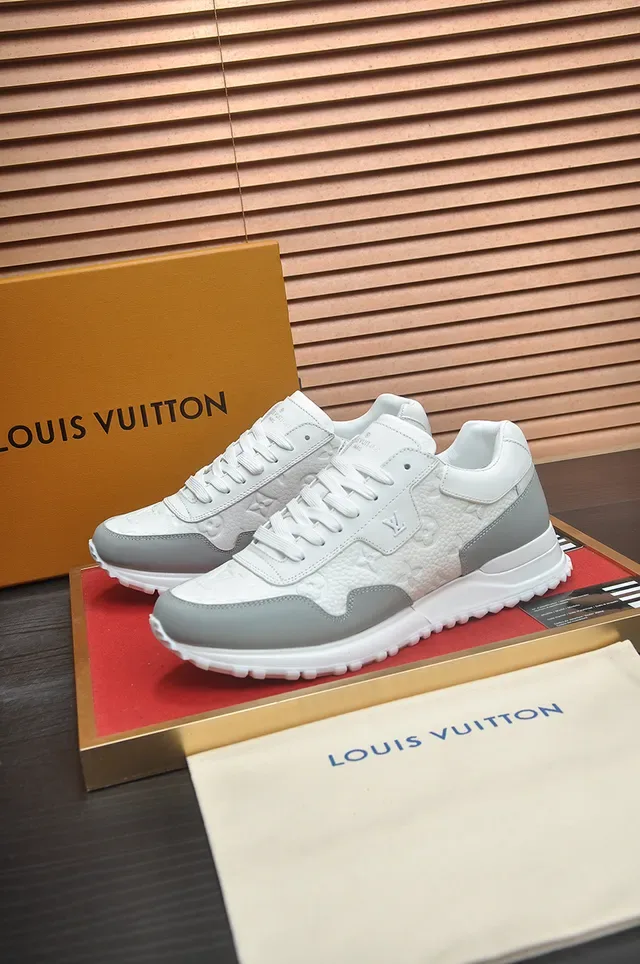 Louis Vuitton Blanc et Gris Monogram-Embossed Cuir Contrast Panels Lifestyle Sneakers 4