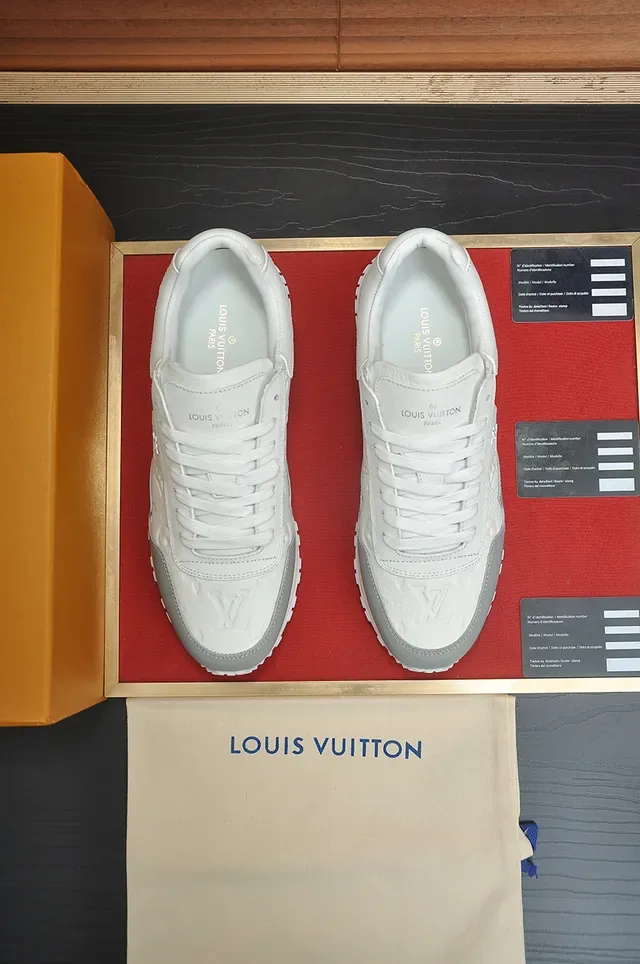 Louis Vuitton Blanc et Gris Monogram-Embossed Cuir Contrast Panels Lifestyle Sneakers 5