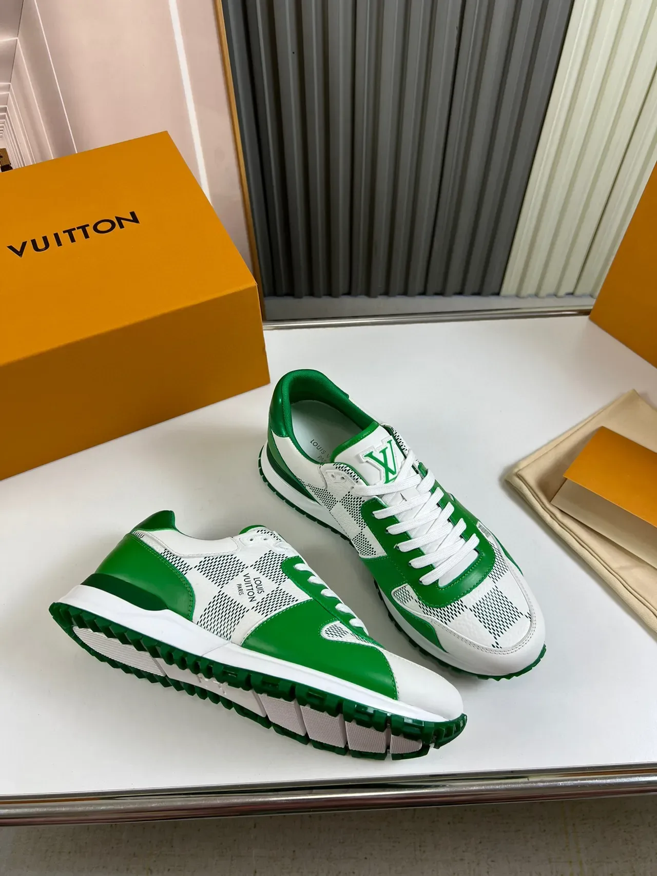 Louis Vuitton Blancas y Verdes Monogram Mesh Cubiertas de Cuero Zapatillas Lifestyle 5