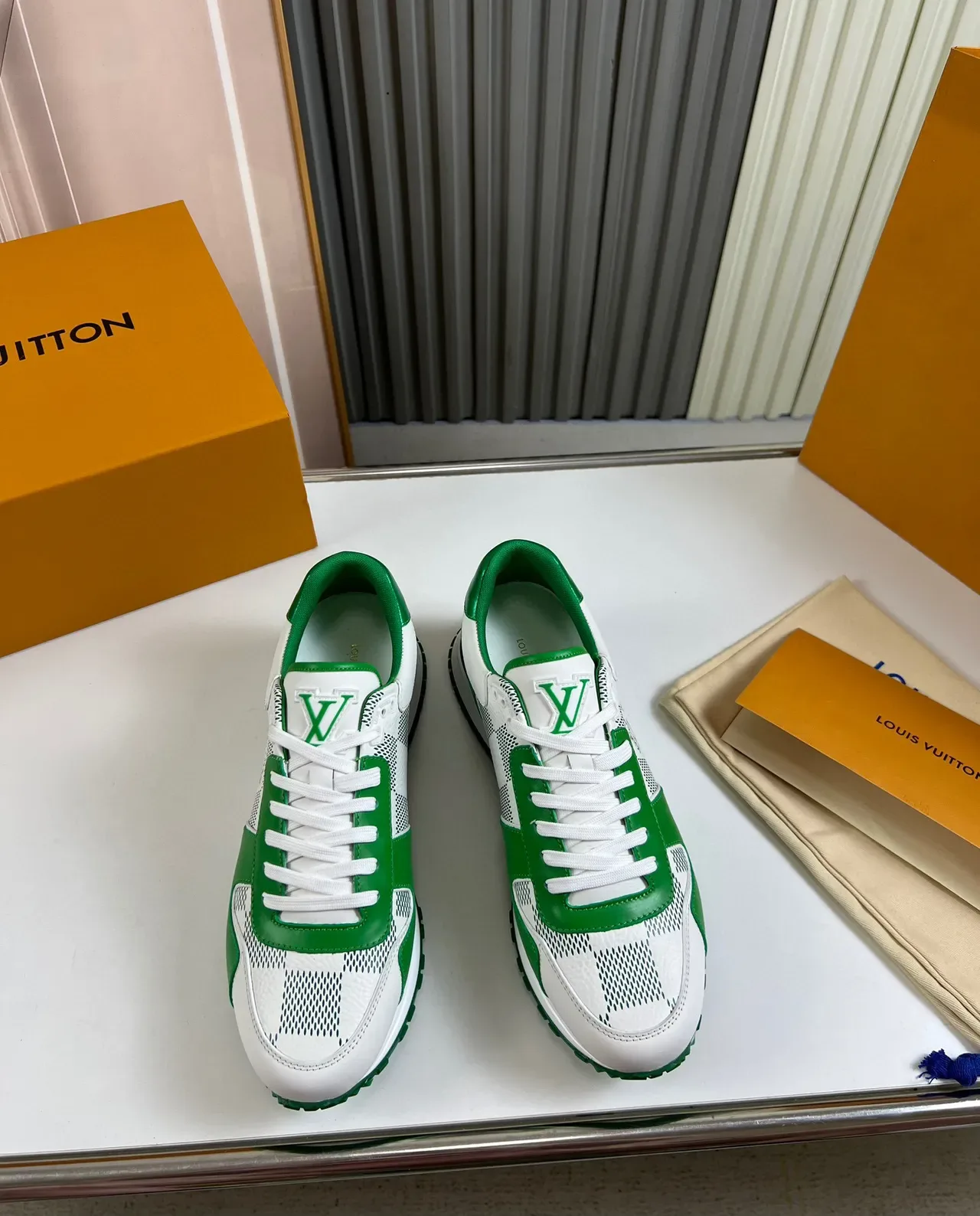 Louis Vuitton Blancas y Verdes Monogram Mesh Cubiertas de Cuero Zapatillas Lifestyle 8