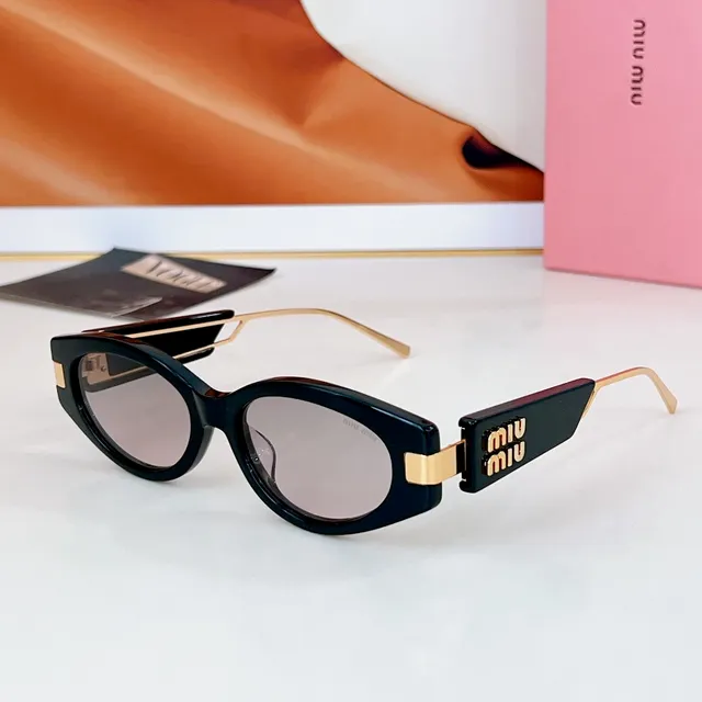 Miu Miu Lunettes de soleil cadre rectangulaire-ovale acétate noir-or épais 6