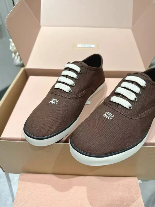 Miu Miu Tênis Canvas Marrom Branco Low-Top com Cadarços 6