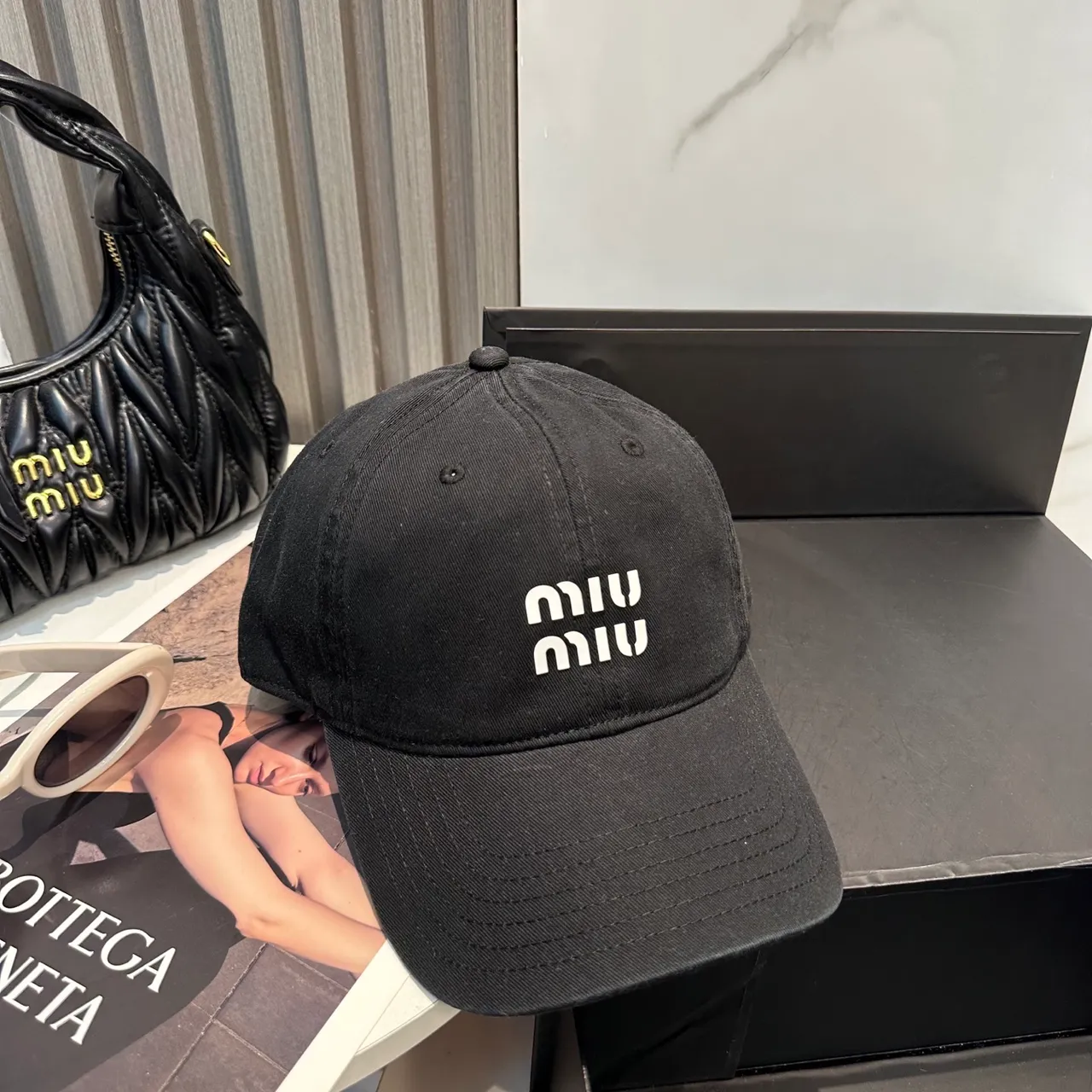 Miu Miu شعار مطرز قبعة بيسبول سوداء 4