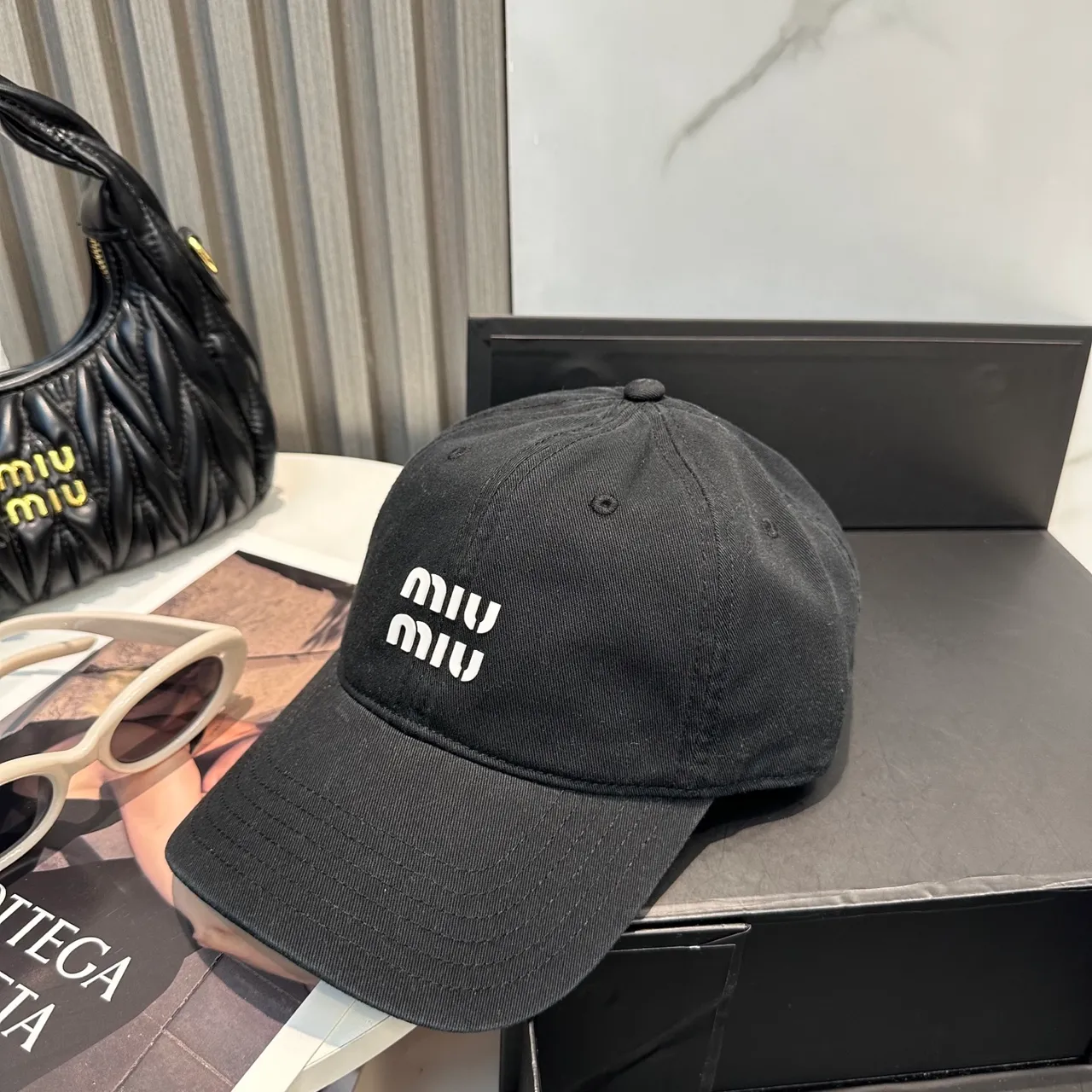 Miu Miu شعار مطرز قبعة بيسبول سوداء 5