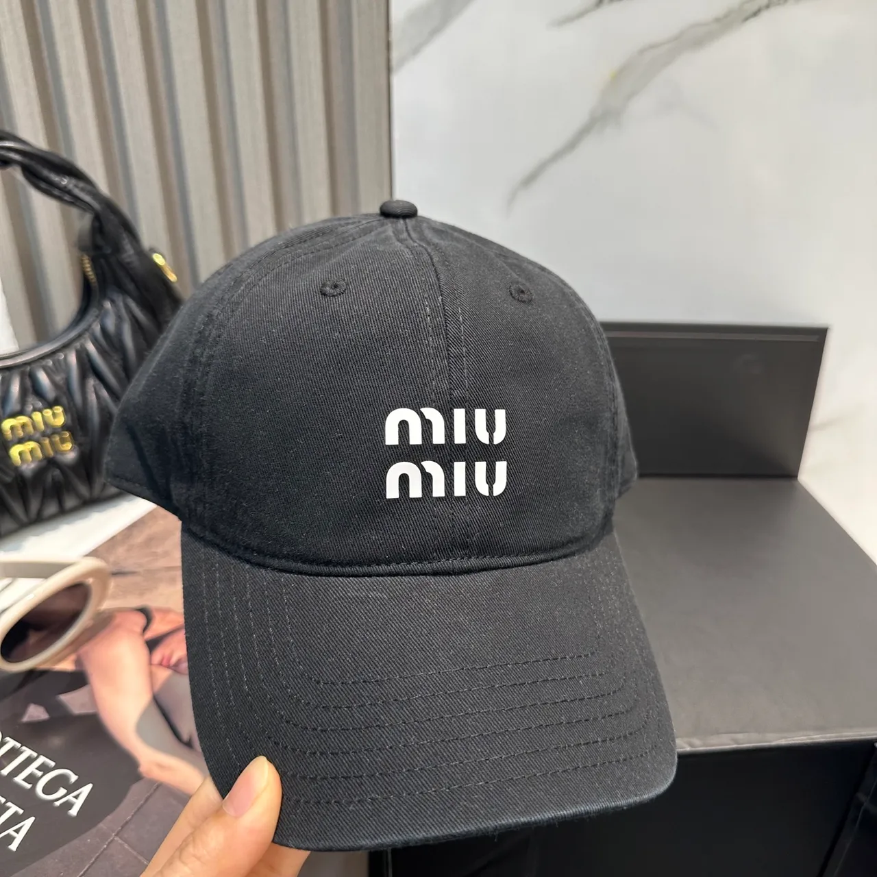 Miu Miu شعار مطرز قبعة بيسبول سوداء 6