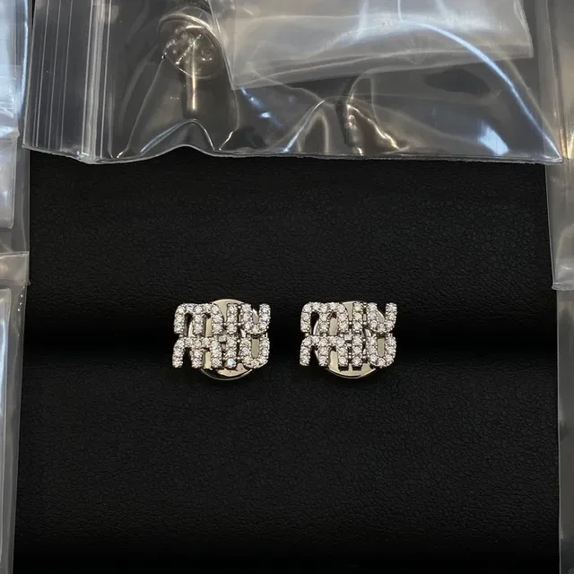 Miu Miu सोना चांदी Logo-Stamped Pavé-Crystal कान की चूड़ियाँ 2