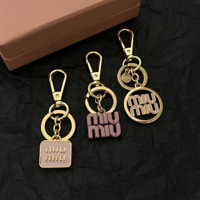 Miu Miu Porte-clés Multi-Charm Chaîne Or Rose Métal Émaillé Charms Bracelet 2