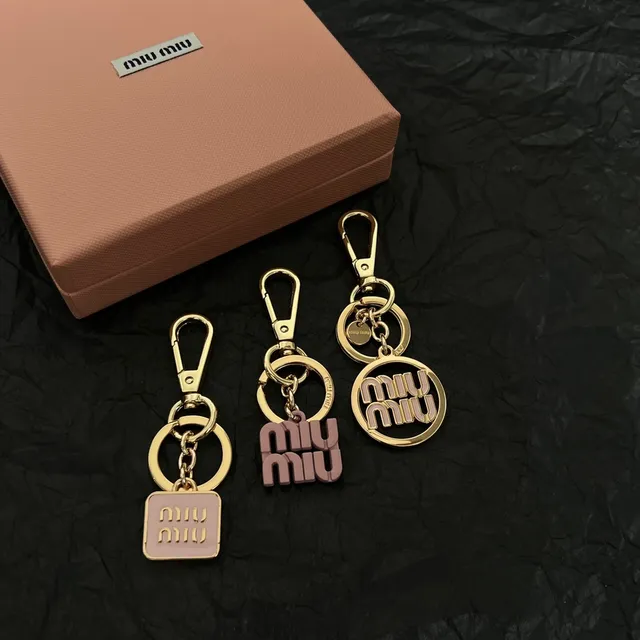 Miu Miu Porte-clés Multi-Charm Chaîne Or Rose Métal Émaillé Charms Bracelet 3