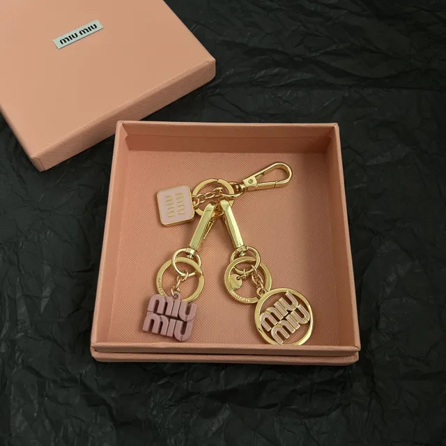 Miu Miu Porte-clés Multi-Charm Chaîne Or Rose Métal Émaillé Charms Bracelet 6