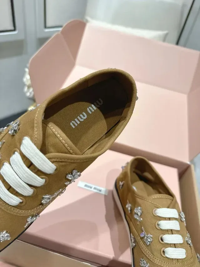 Miu Miu Wander Tan 帆布 水晶装饰 生活运动鞋 2