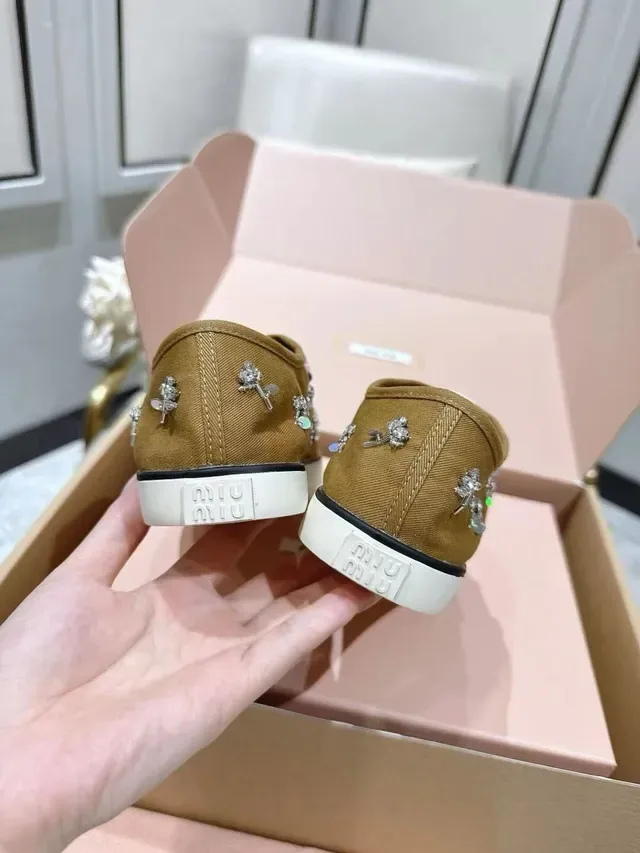 Miu Miu Wander Tan 帆布 水晶装饰 生活运动鞋 3