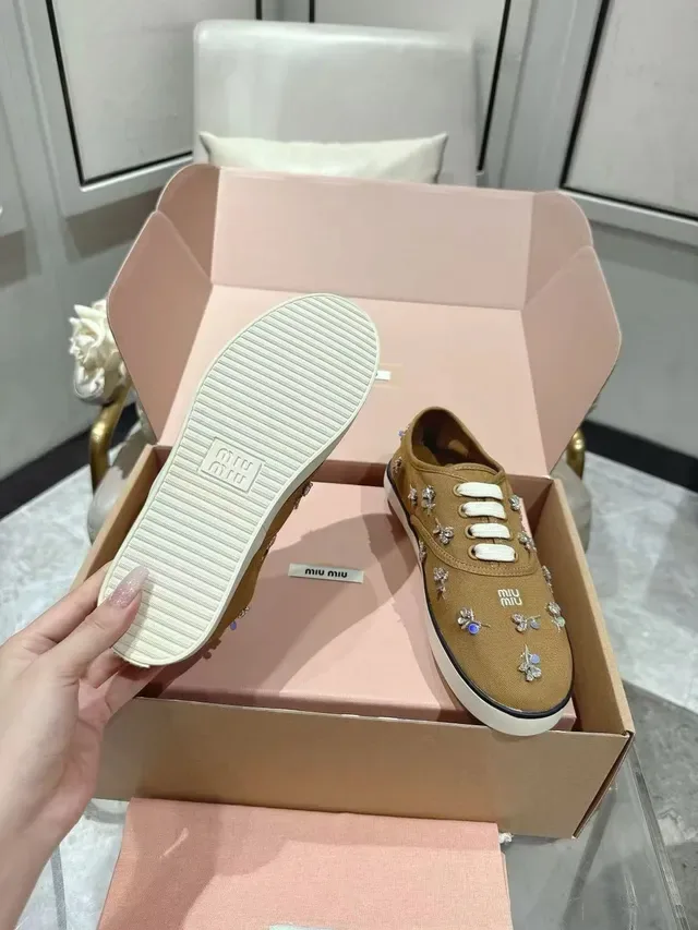 Miu Miu Wander Tan 帆布 水晶装饰 生活运动鞋 4
