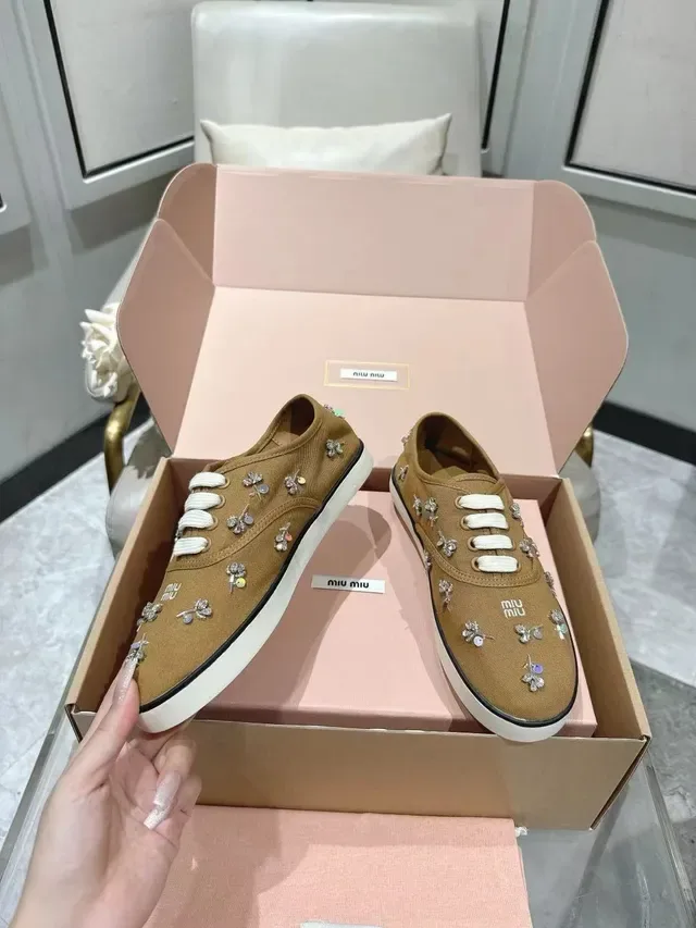Miu Miu Wander Tan 帆布 水晶装饰 生活运动鞋 6
