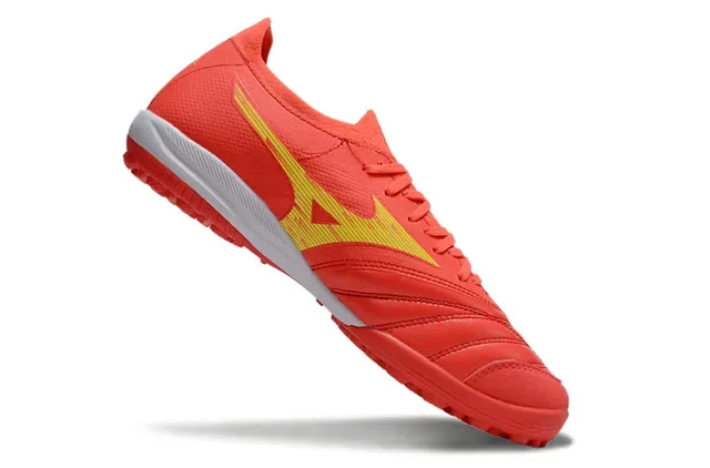 Mizuno Chaussures de football turf cuir synthétique basse rouge et jaune 2