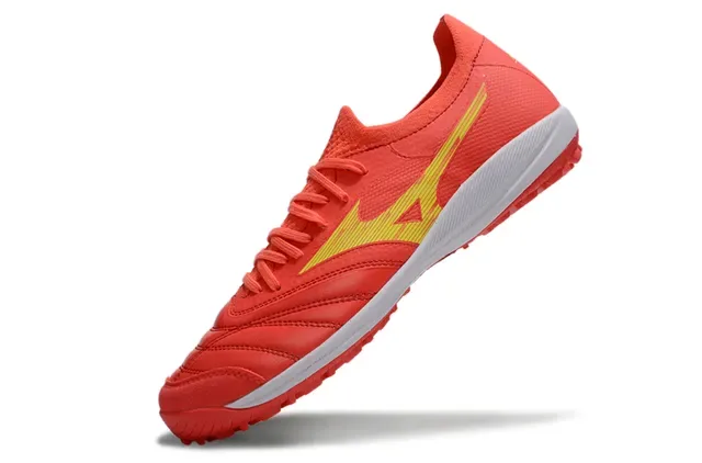 Mizuno Chaussures de football turf cuir synthétique basse rouge et jaune 3