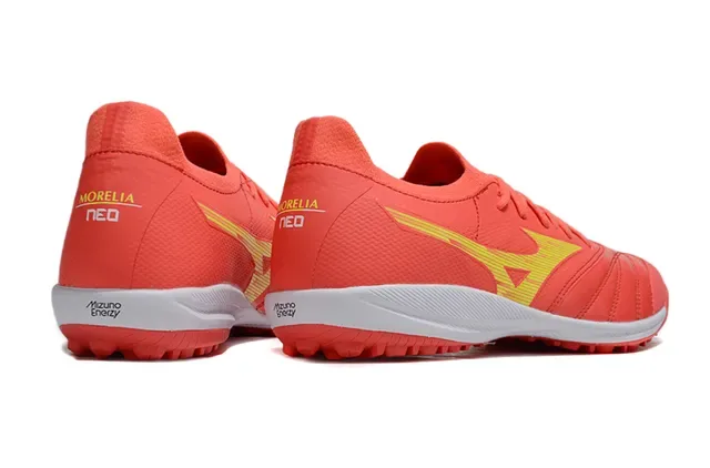 Mizuno Chaussures de football turf cuir synthétique basse rouge et jaune 5