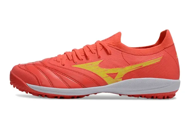 Mizuno Chaussures de football turf cuir synthétique basse rouge et jaune 7