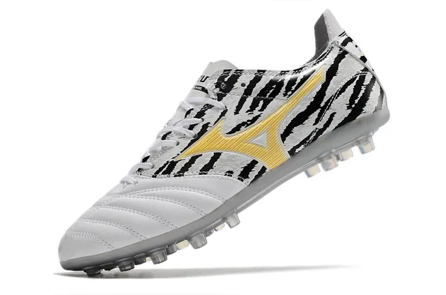 Mizuno Chaussures de soccer à crampons fermes, basses, à lacets, boîte à orteils matelassée, blanc et noir 3