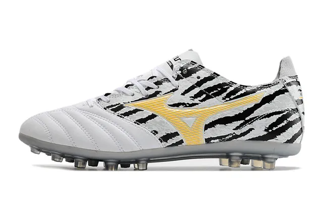 Mizuno Chaussures de soccer à crampons fermes, basses, à lacets, boîte à orteils matelassée, blanc et noir 7