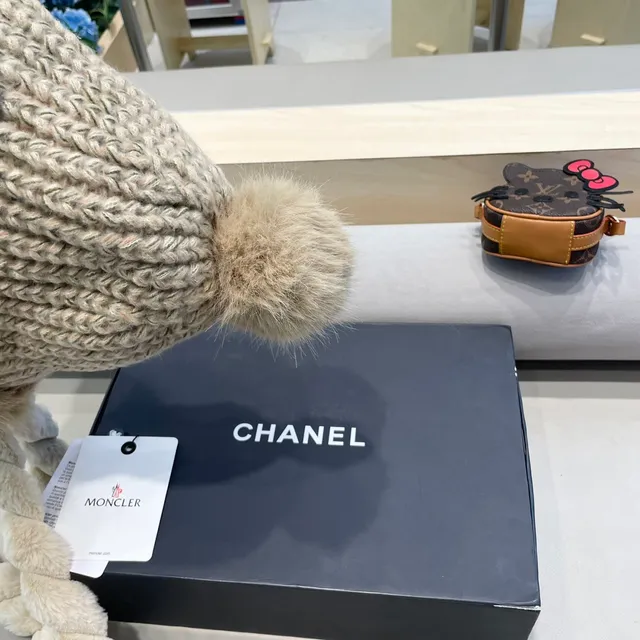 Moncler Beige Brown Gorro Tricota Gruesa con Cable Ribete de Piel Sintética 6