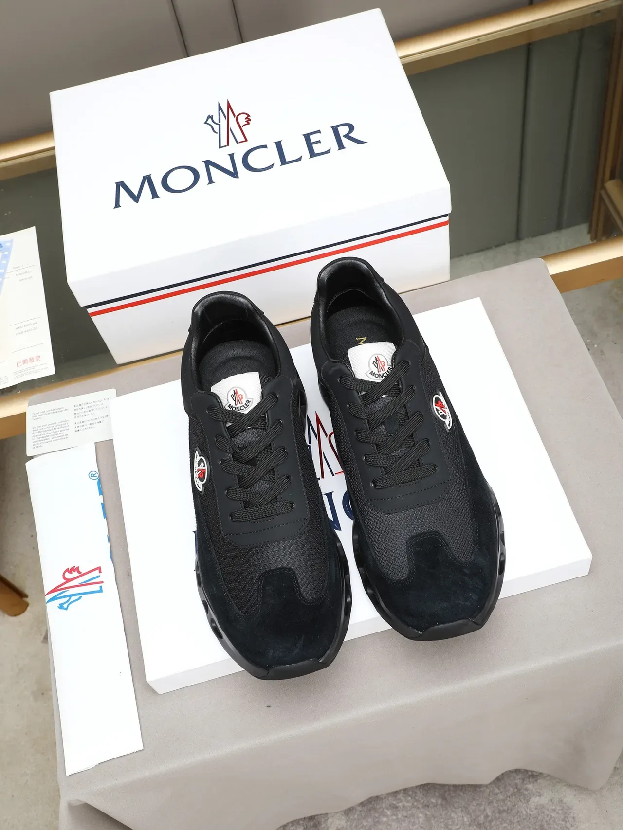 Moncler Sapatilhas Lifestyle de Camurça Preta e Malha Superior Esculpidas Perfuradas com Sola Intermediária 3