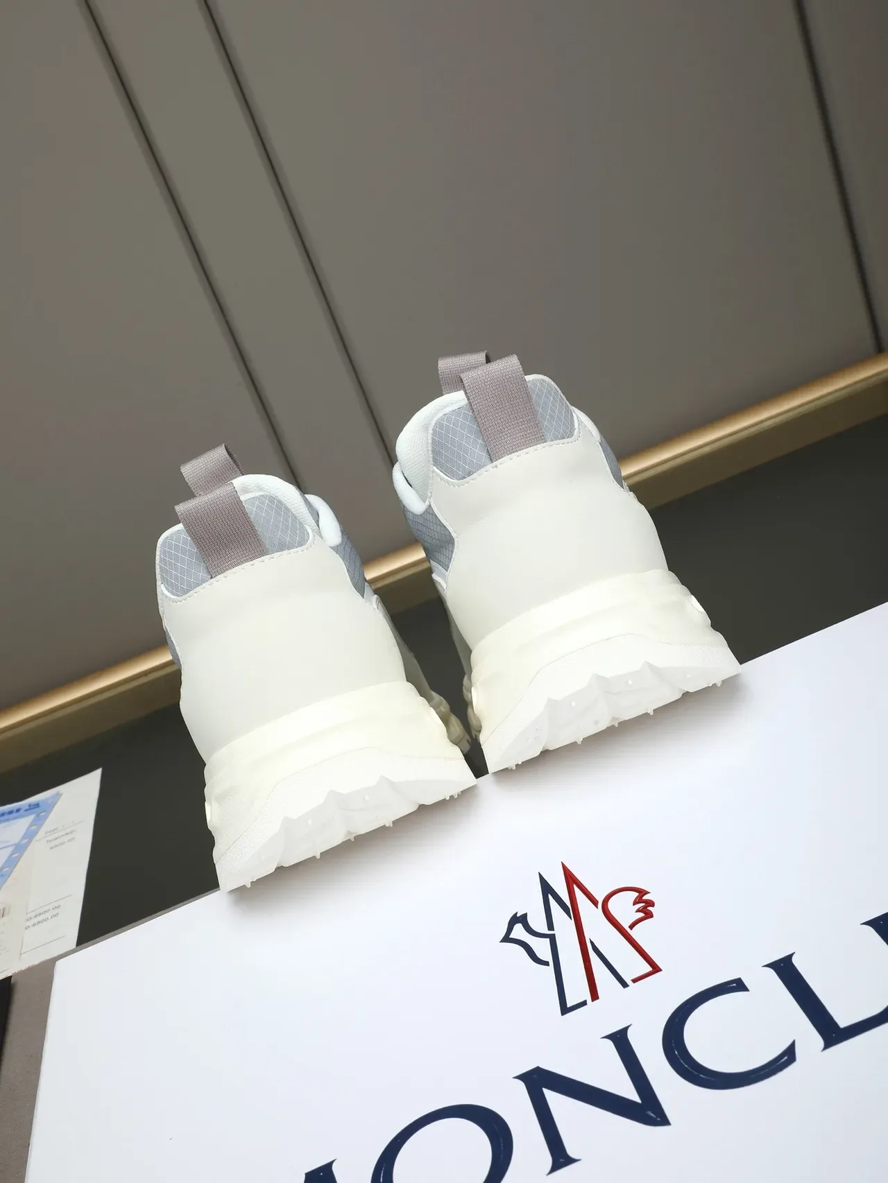 Moncler أحذية رياضية رمادي أبيض شبك خفيف كعب منحوت 3