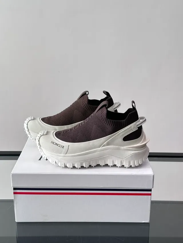Moncler সাদা কালো স্লিপ-অন সক-ফিট নিট আপার স্কাল্প্টেড সোল চাঙ্কি স্নীকার 5