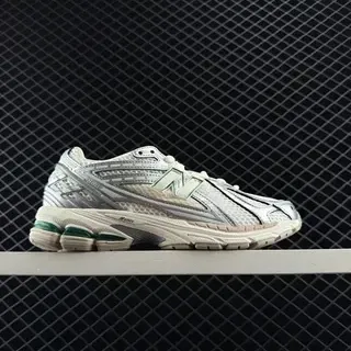 New Balance 2002R सादा ধূসর সবুজ লাইফস্টাইল স্নিকার