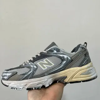 New Balance 530 ধূসর বেইজ পেইন্ট-স্প্ল্যাটার লাইফস্টাইল স্নিকার