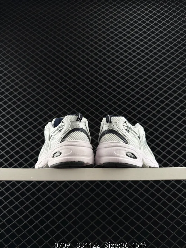 New Balance 530 Sneakers Chunky Blanches Grises Noires 3