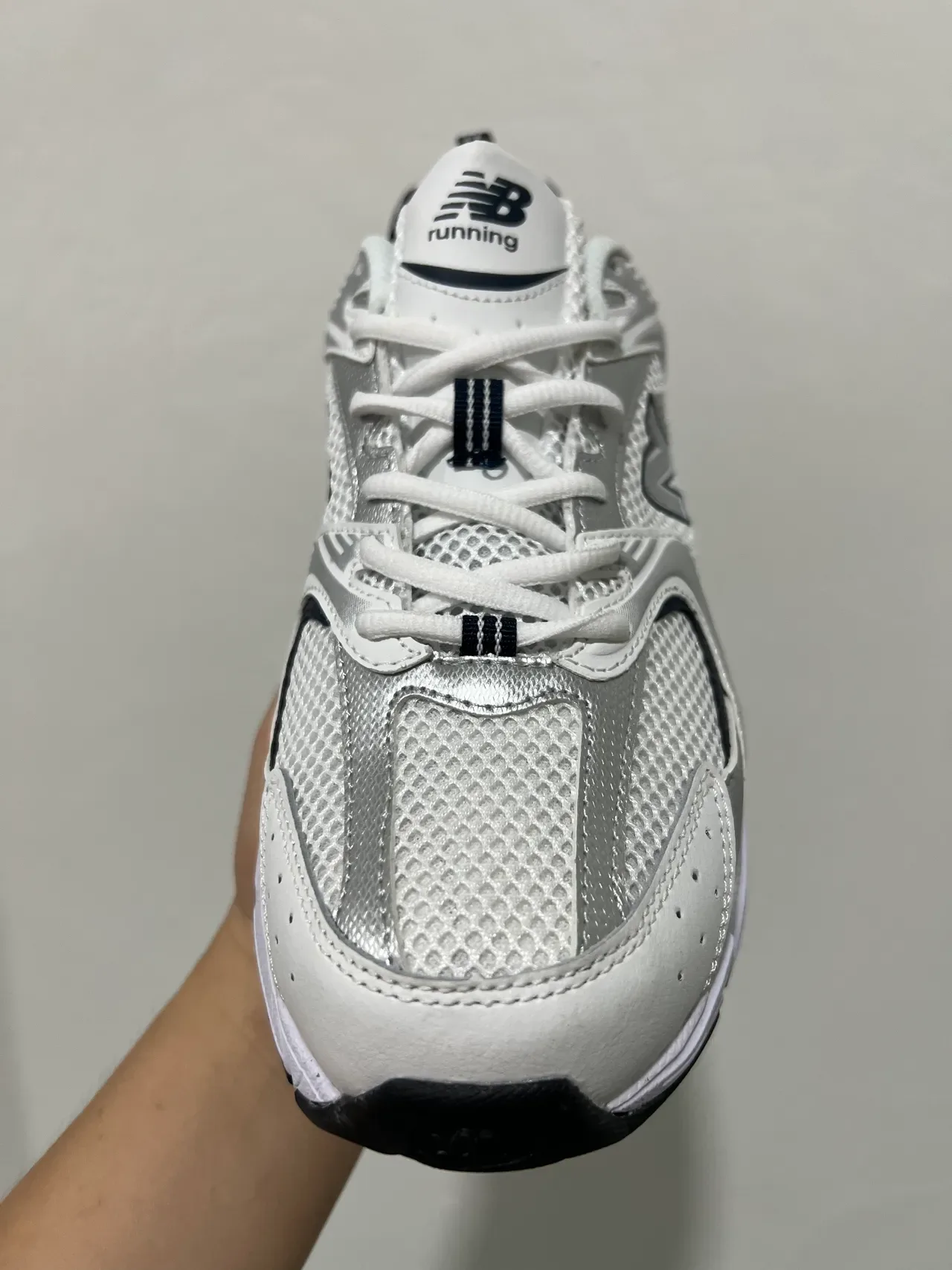 New Balance 530 Tênis Lifestyle Branco Prateado Marinho 4